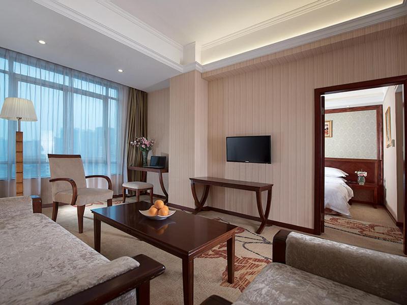 Vienna Hotel Guangzhou Shaheding Metro Station 외부 사진